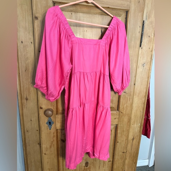Beyond Words Size Small Pink Tiered Dress w/Adjustable Sleeves. - Picture 2 of 9